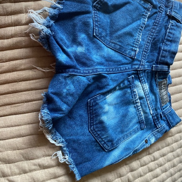 Bleach Tie Dye High Waisted Denim Shorts 💙 - Picture 4 of 4